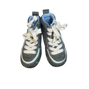 BILLY Kids' Classic Sneaker - Size 6M - Preowned